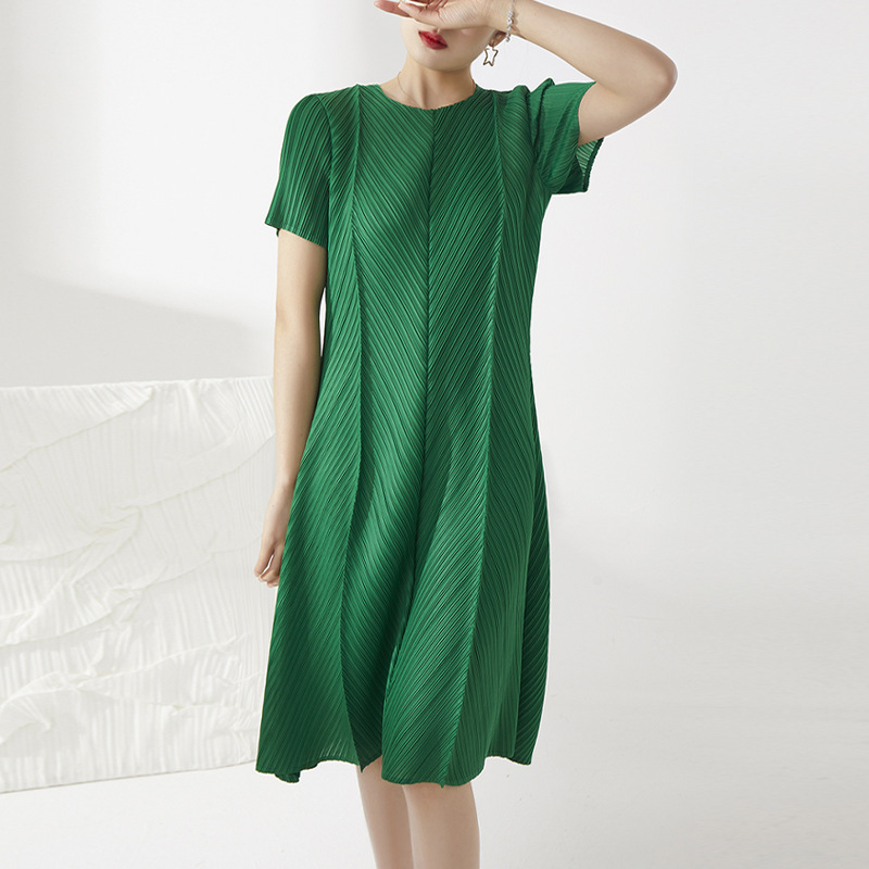 Wrinkled mid length short sleeved loose and slim, versatile high-end skirt