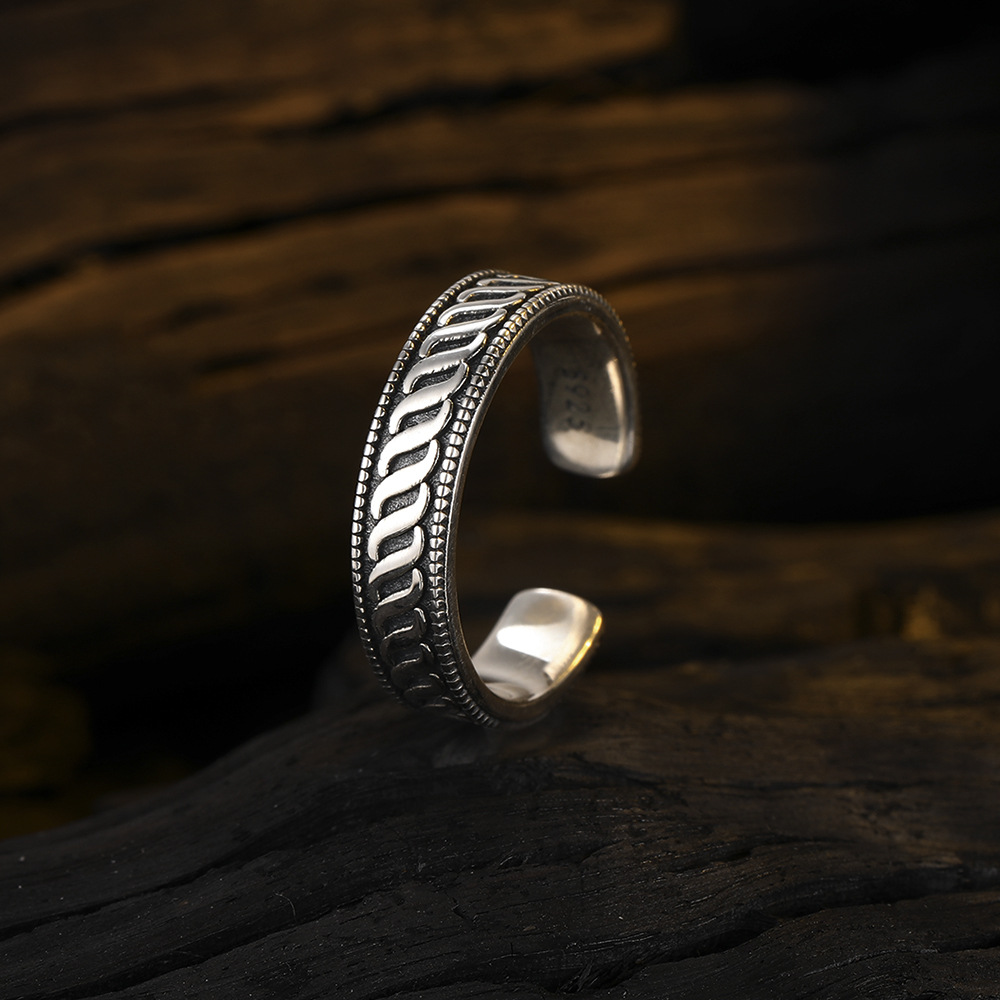 Birthday celebration Jewelry for Aunt Signet ring Smooth lines Sleek and lustrous finish