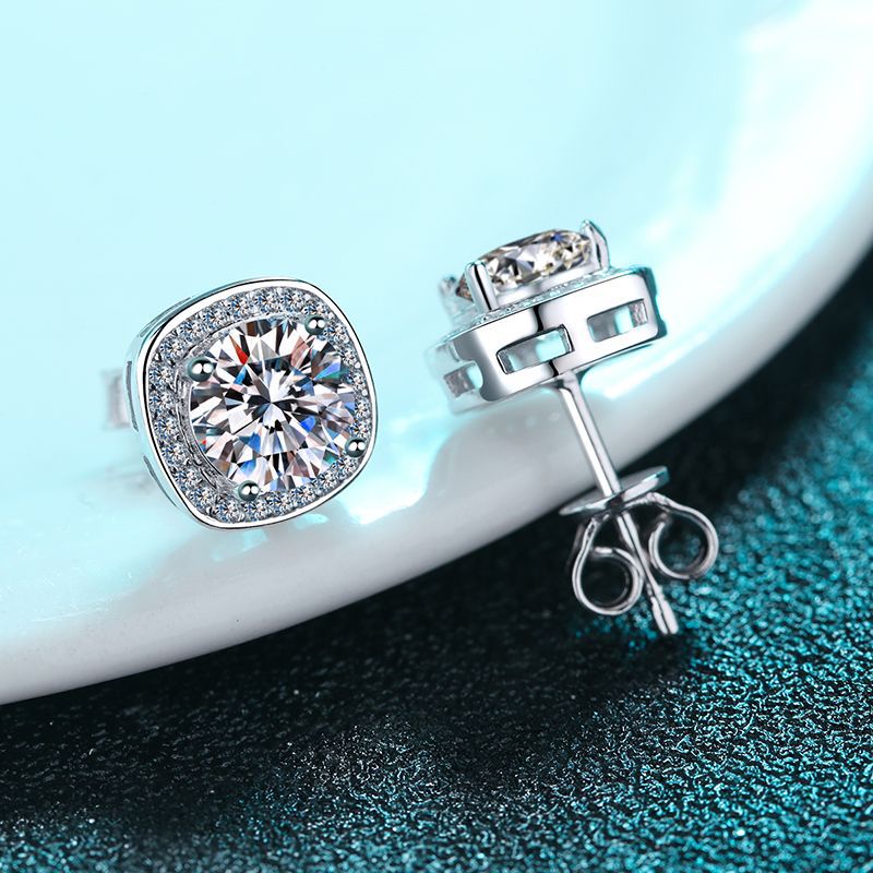 Boss's Jewelry gift Thoughtful jewelry gift for your mother earrings Not easily worn for D-grade Moissanite Smoothly inlaid for D-grade Moissanite