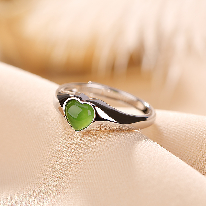 Employee's Jewelry gift a sophisticated jewelry piece ring Lustrous tone No impurities