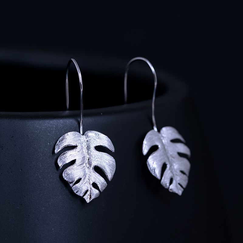 Holiday gift jewelry for female friend earrings Silver Earrings Lines are seamless and flowing