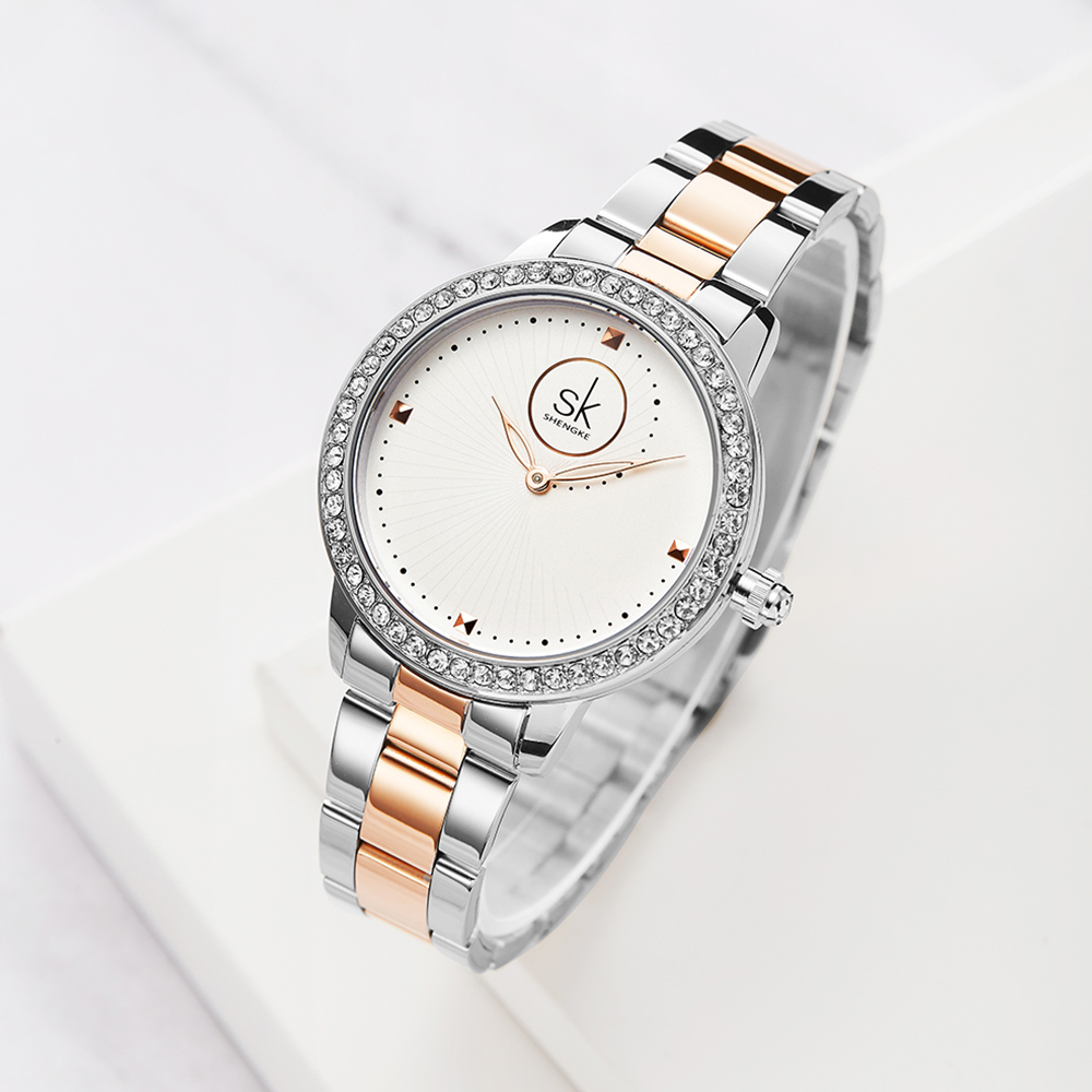 Vintage-inspired aesthetic for a retro charm watch Fashion Women's Watch Waterproof design combines elegance and functional versatility
