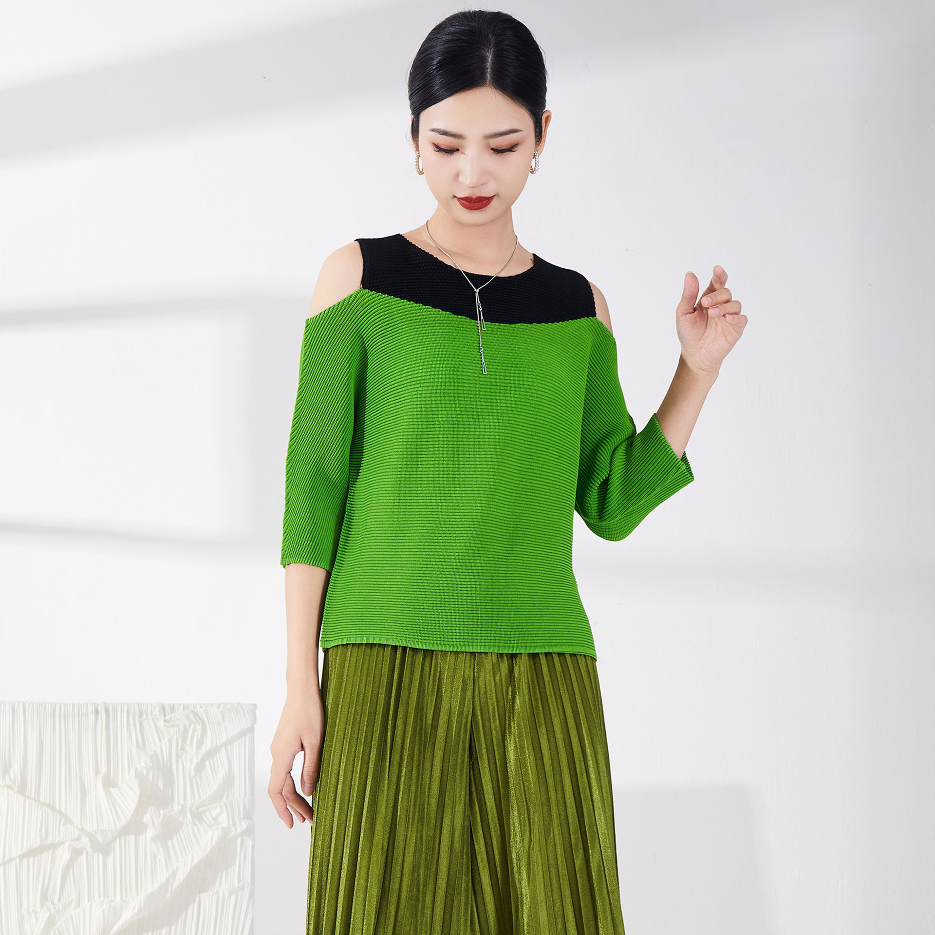 Luxurious Textures to Touch lady's fashion Fashion Tops Flattering Silhouettes in Stylish Tops