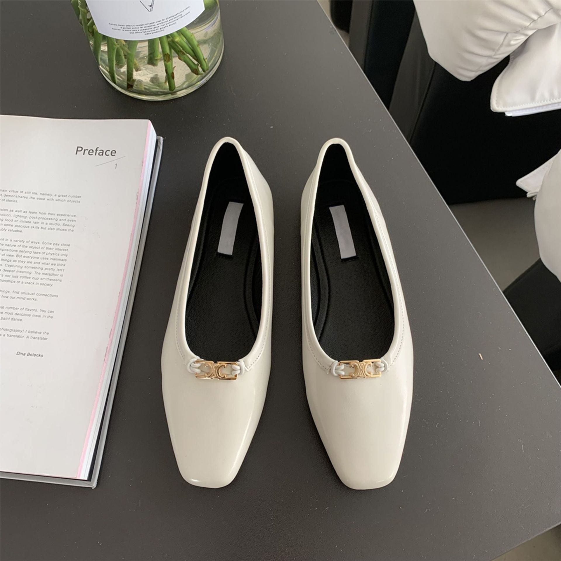 Statement-making shoes to stand out Flats Enjoy the freedom of movement with flat shoes