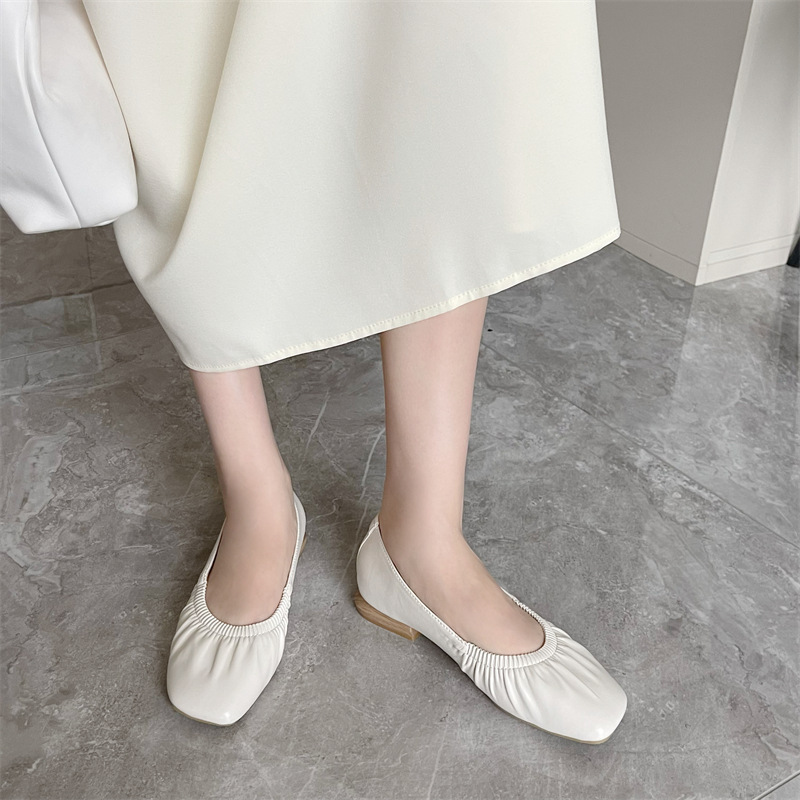 Casual and laid-back for relaxed outings Flats Walk with confidence in fashionable flats