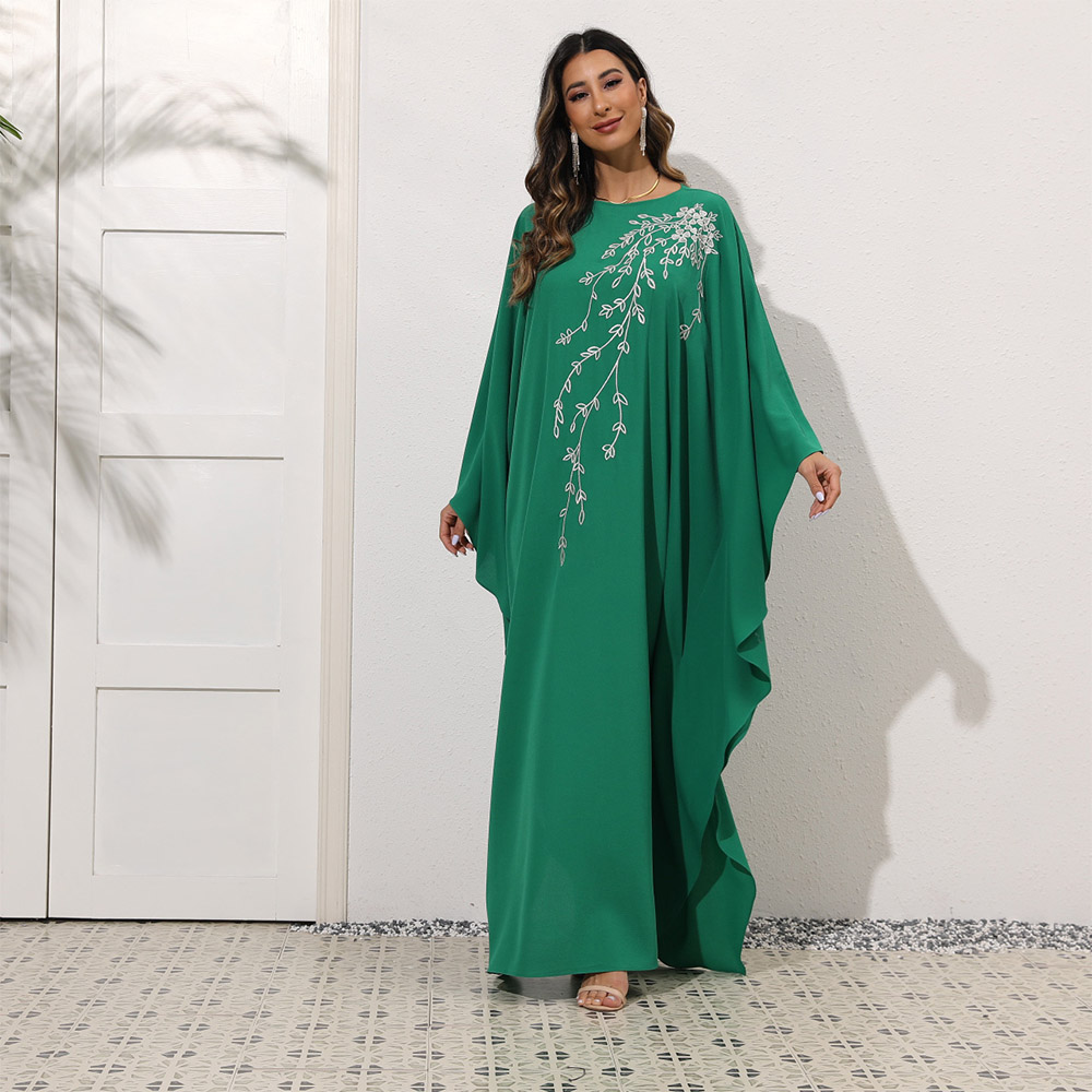 Elegant loose-fitting chiffon dress with embroidered batwing sleeves and a round neckline