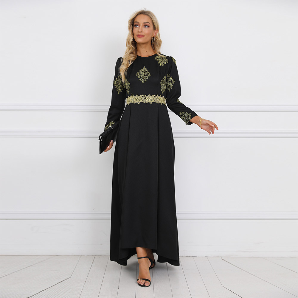 Fashionable and elegant Muslim women's embroidered long dress