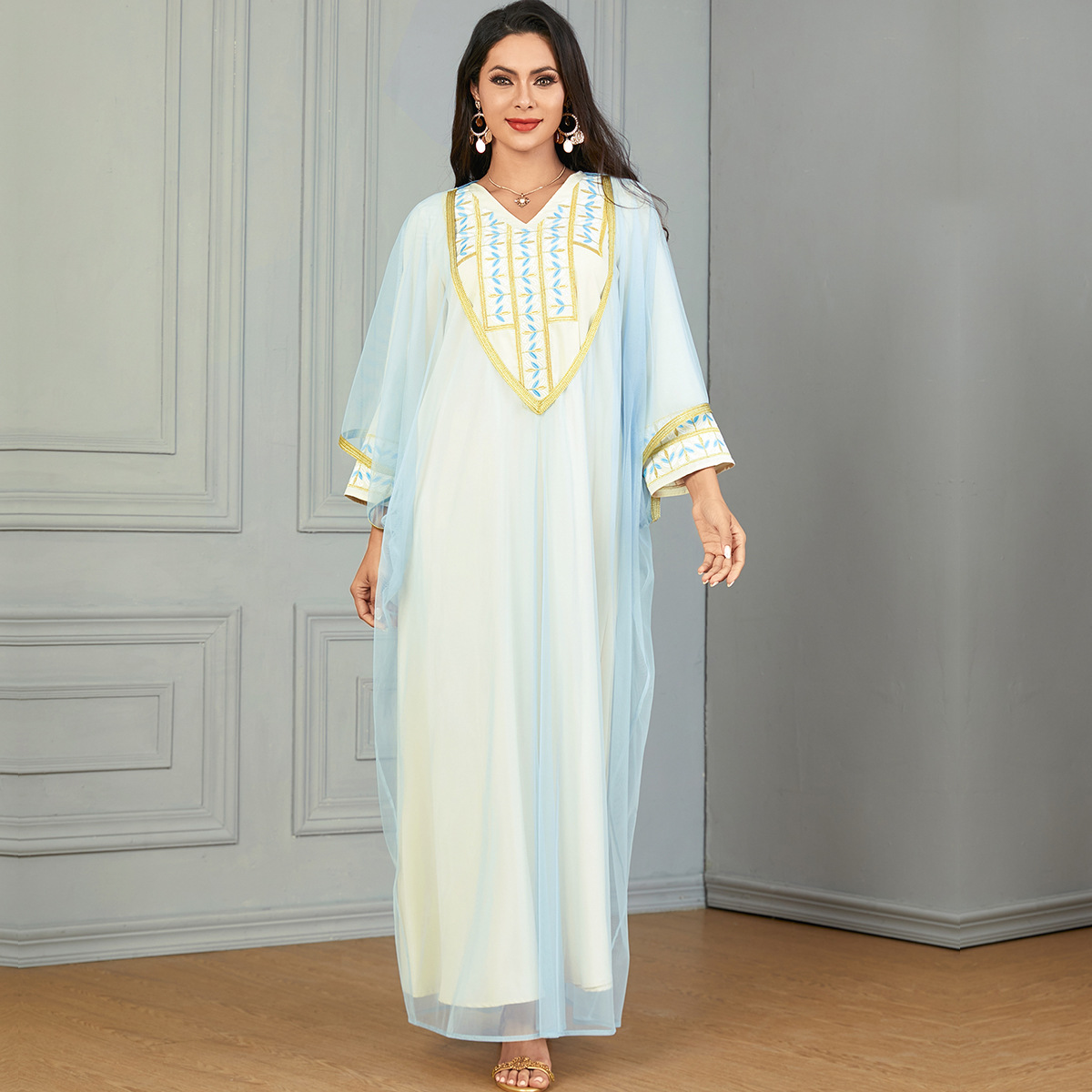 Middle Eastern robes for women Arabic clothing embroidered long skirt V-neck two-piece dress