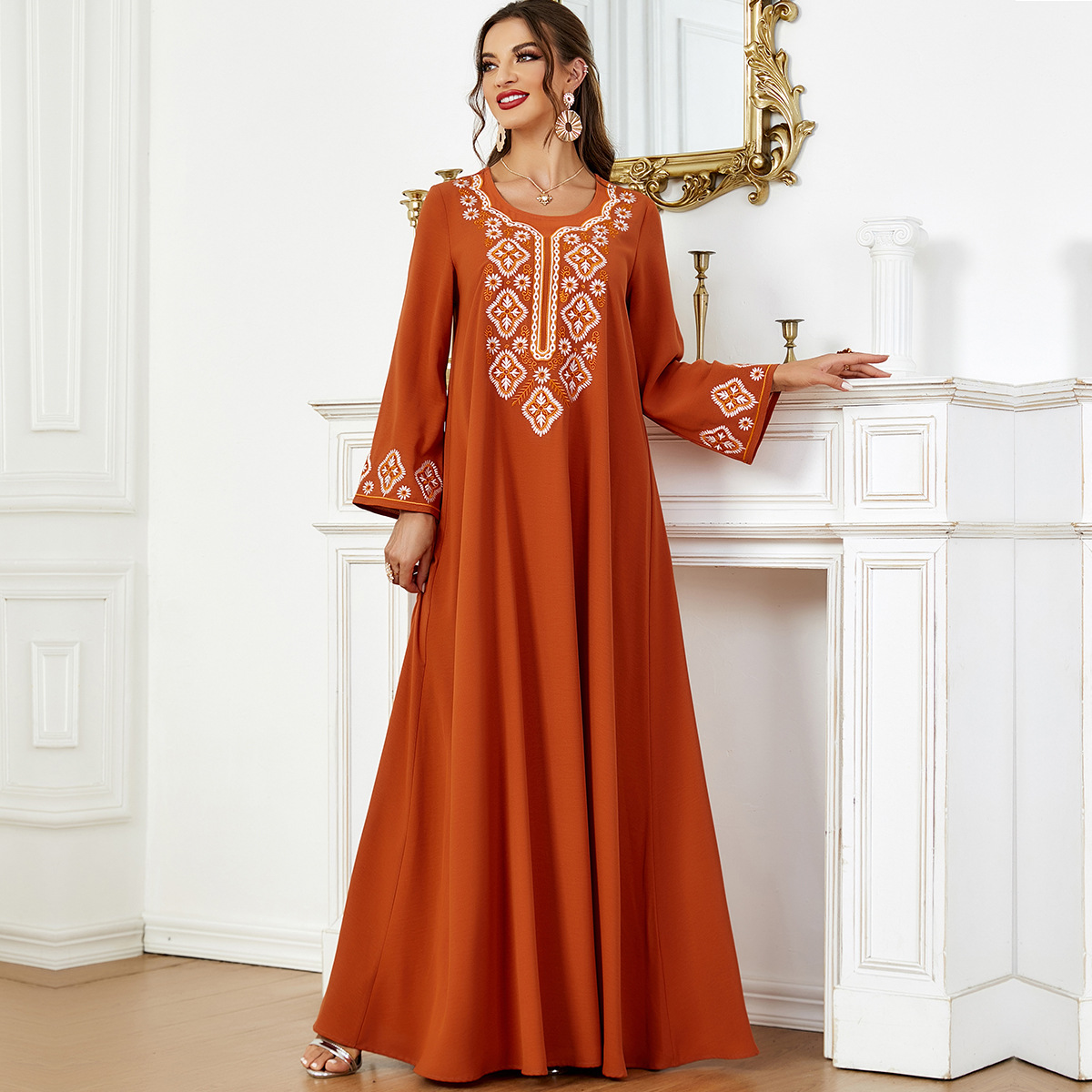 Muslim women's solid color embroidered Middle Eastern long sleeve dress