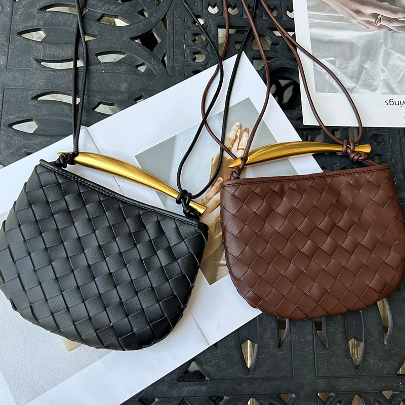 New handmade cowhide woven ladies handbag fashionable versatile shoulder messenger bag
