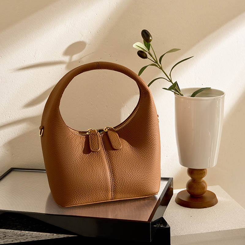 Niche design high-grade genuine leather crescent bag trendy and light luxury one-shoulder messenger lunch box bag